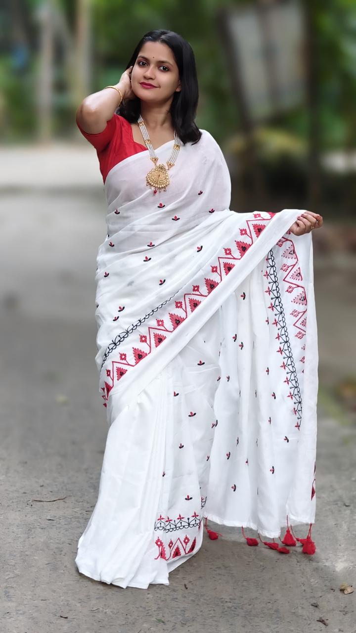 SAREEN Elegant White Floral Embroidered Mal Cotton Saree with Tassel Pallu